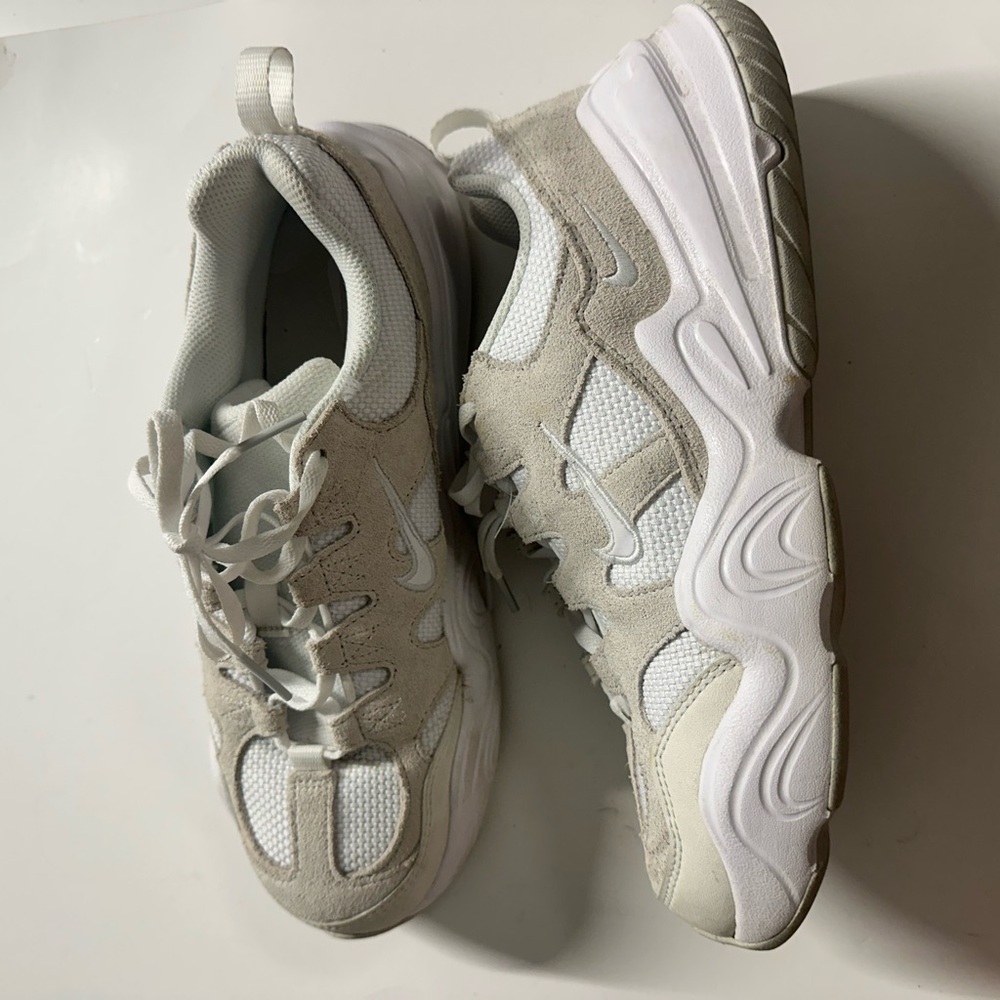 Nike White and Gray Sneakers - Picture 2 of 8